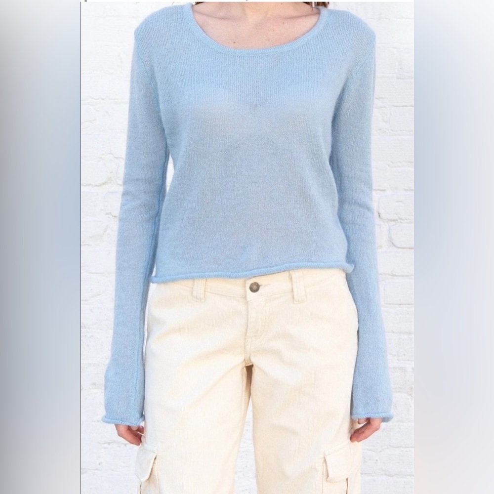 RARE BRANDY MELVILLE SWEATER (NWT) 💙💙